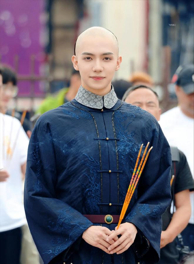 操刀女主颜值碾压原版男主一言难尽麻将胡了新《还珠》开机！琼瑶儿媳(图1)