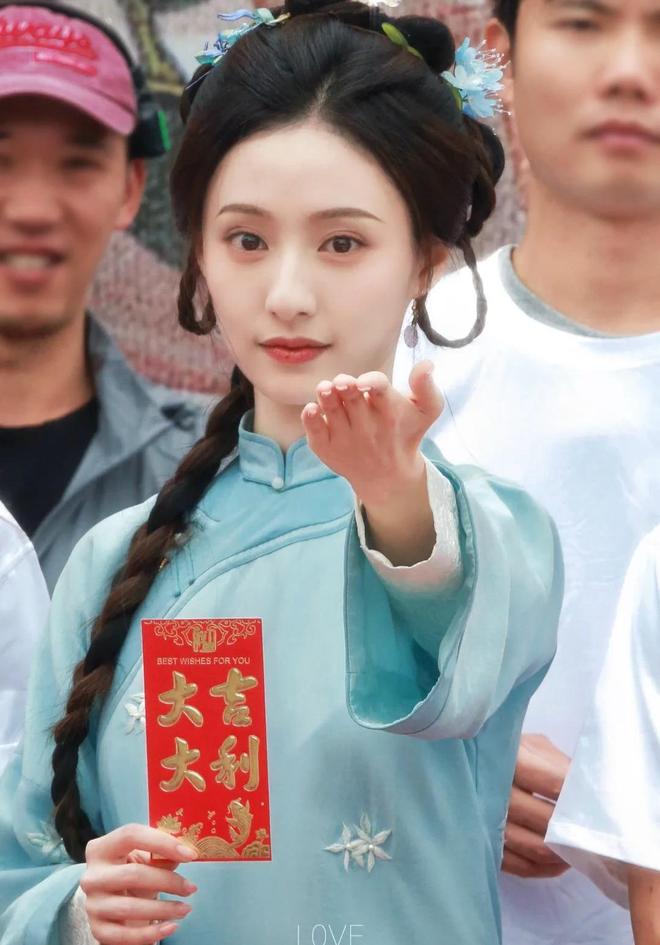 操刀女主颜值碾压原版男主一言难尽麻将胡了新《还珠》开机！琼瑶儿媳(图3)